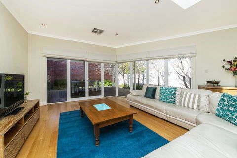 Inner Western Suburbs Retreat - Yamba Accommodation 6