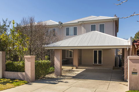 Inner Western Suburbs Retreat - Yamba Accommodation 7