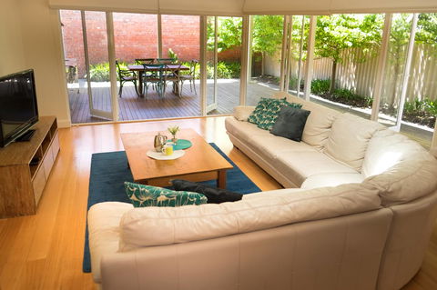 Inner Western Suburbs Retreat - Yamba Accommodation 3