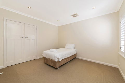 Inner Western Suburbs Retreat - Yamba Accommodation 28