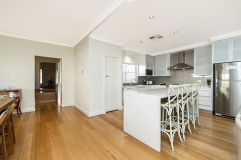 Inner Western Suburbs Retreat - Yamba Accommodation 10