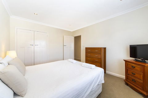 Inner Western Suburbs Retreat - Yamba Accommodation 35