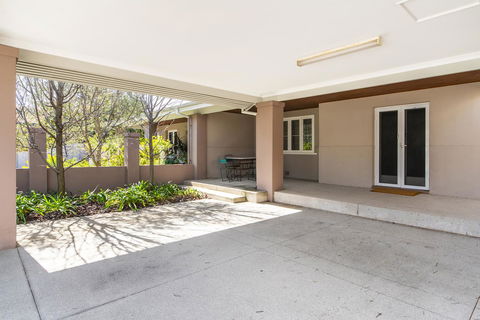 Inner Western Suburbs Retreat - Yamba Accommodation 38