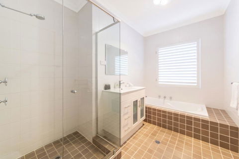 Inner Western Suburbs Retreat - Yamba Accommodation 30