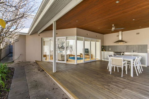 Inner Western Suburbs Retreat - Yamba Accommodation 15
