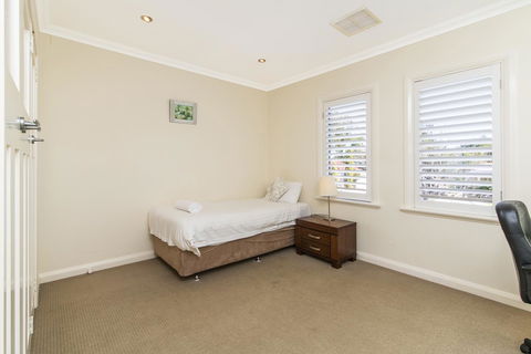 Inner Western Suburbs Retreat - Yamba Accommodation 32