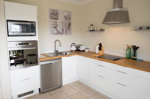 Cottesloe Sea Bliss Apartment - Yamba Accommodation 3