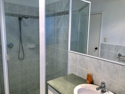 Charming Quiet Lodge-2 Minutes Walk To Shopping Complex - Yamba Accommodation 13
