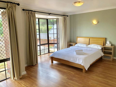 Charming Quiet Lodge-2 Minutes Walk To Shopping Complex - Yamba Accommodation 0