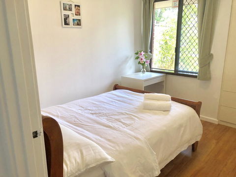 Charming Quiet Lodge-2 Minutes Walk To Shopping Complex - Yamba Accommodation 18