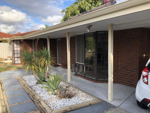 Charming Quiet Lodge-2 Minutes Walk To Shopping Complex - Yamba Accommodation 24