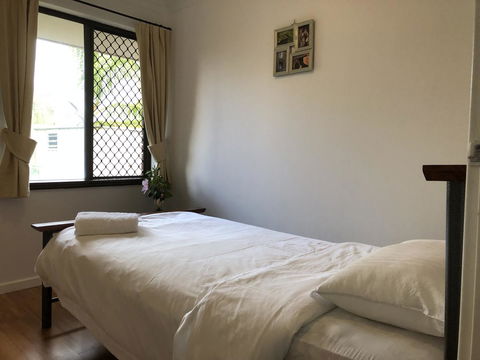 Charming Quiet Lodge-2 Minutes Walk To Shopping Complex - Yamba Accommodation 17