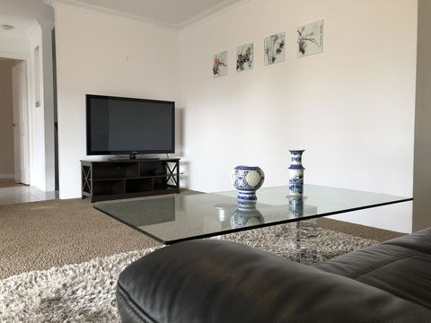 Charming Quiet Lodge-2 Minutes Walk To Shopping Complex - Yamba Accommodation 5