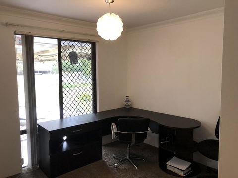 Charming Quiet Lodge-2 Minutes Walk To Shopping Complex - Yamba Accommodation 9