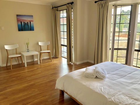 Charming Quiet Lodge-2 Minutes Walk To Shopping Complex - Yamba Accommodation 2