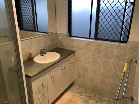 Charming Quiet Lodge-2 Minutes Walk To Shopping Complex - Yamba Accommodation 15