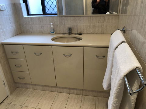 Charming Quiet Lodge-2 Minutes Walk To Shopping Complex - Yamba Accommodation 21
