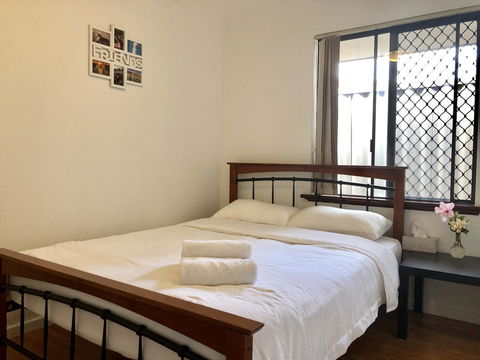Charming Quiet Lodge-2 Minutes Walk To Shopping Complex - Yamba Accommodation 16