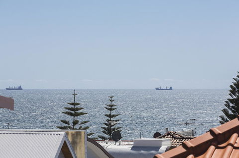 Cottesloe Marine Apartment - Executive Escapes - Yamba Accommodation 16