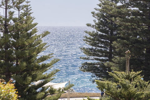 Cottesloe Marine Apartment - Executive Escapes - Yamba Accommodation 3
