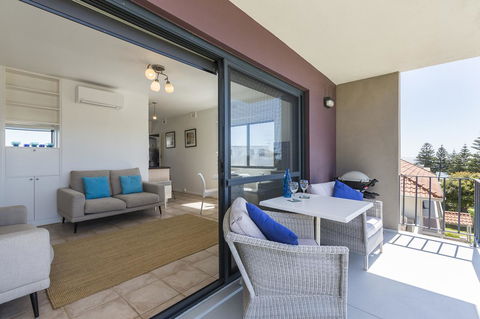 Cottesloe Marine Apartment - Executive Escapes - Yamba Accommodation 7