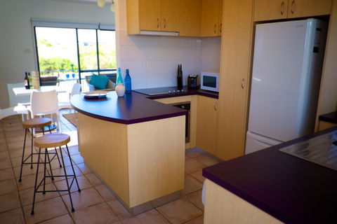 Cottesloe Marine Apartment - Executive Escapes - Yamba Accommodation 11
