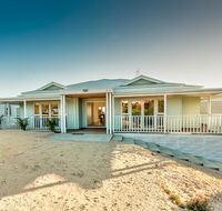 Blue Sky Escapes The Lookout Lancelin - Yamba Accommodation