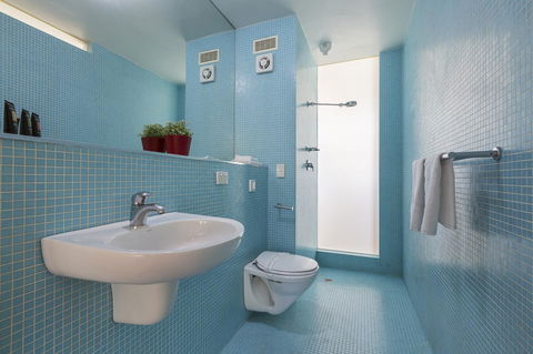Cottesloe Tree Top Studio - Executive Escapes - Yamba Accommodation 12