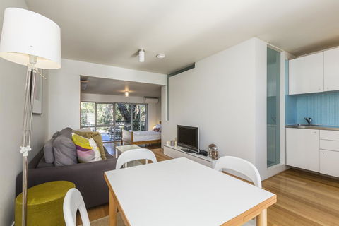 Cottesloe Tree Top Studio - Executive Escapes - Yamba Accommodation 1