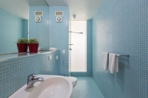 Cottesloe Tree Top Studio - Executive Escapes - Yamba Accommodation 11