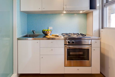 Cottesloe Tree Top Studio - Executive Escapes - Yamba Accommodation 14