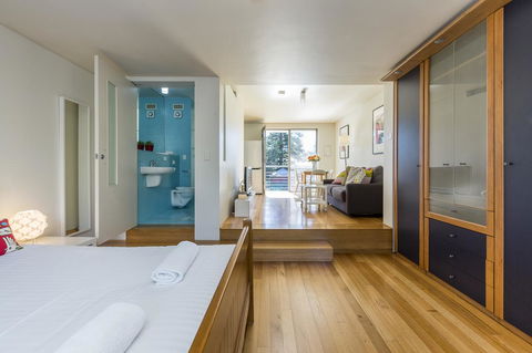 Cottesloe Tree Top Studio - Executive Escapes - Yamba Accommodation 3