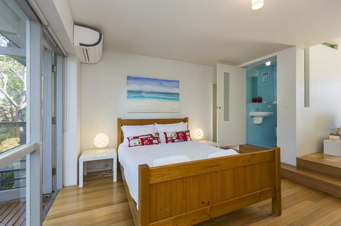 Cottesloe Tree Top Studio - Executive Escapes - Yamba Accommodation 6