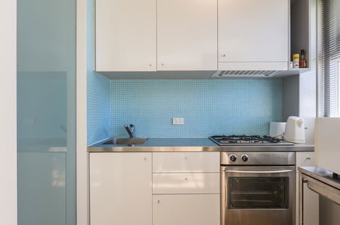 Cottesloe Tree Top Studio - Executive Escapes - Yamba Accommodation 4