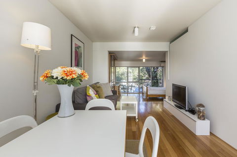 Cottesloe Tree Top Studio - Executive Escapes - Yamba Accommodation 2