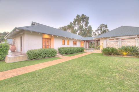 Moana Spa Villas - Prime Yallingup Location - Yamba Accommodation 1