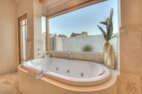 Moana Spa Villas - Prime Yallingup Location - Yamba Accommodation 6