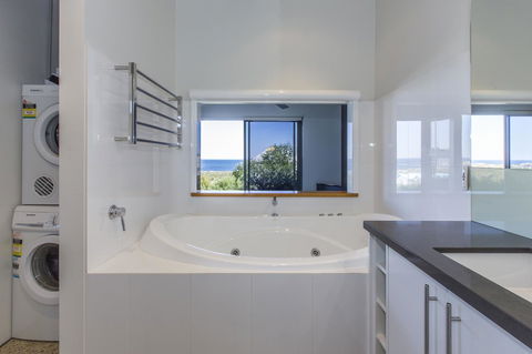 Aquatic Visions - Yamba Accommodation 7
