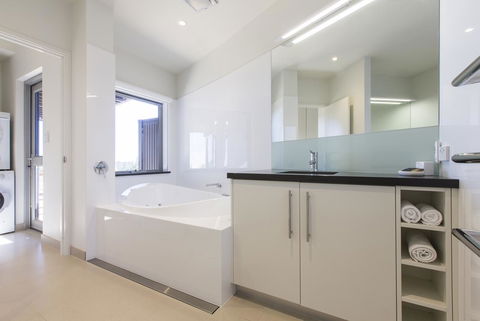 Aquatic Visions - Yamba Accommodation 19