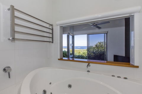 Aquatic Visions - Yamba Accommodation 5