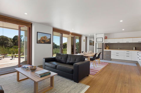 Tamar Solar Home - Yamba Accommodation 7