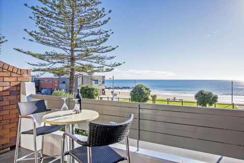 Beachfront Voyager Motor Inn - Yamba Accommodation 0