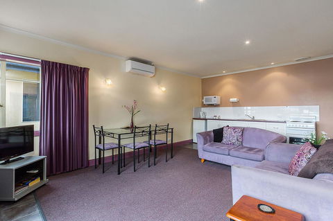 Smugglers Rest Apartments Dover - Yamba Accommodation 9