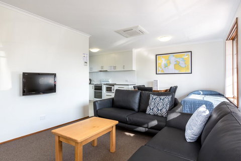 Riverfront Motel & Villas - Yamba Accommodation 1