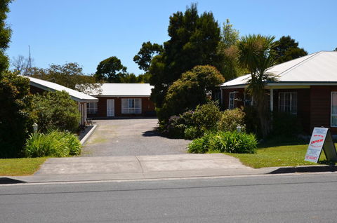 Castaway Holiday Apartments - Yamba Accommodation 24