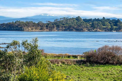 Sunset Bay Escape - Yamba Accommodation 6