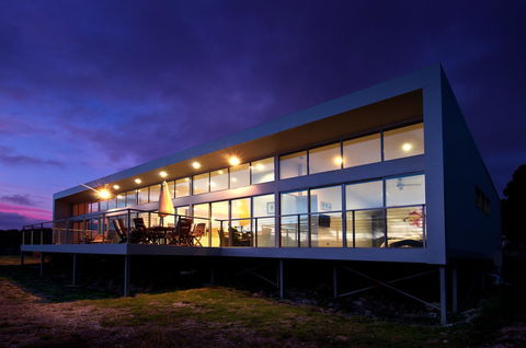 Sunset Bay Escape - Yamba Accommodation 0