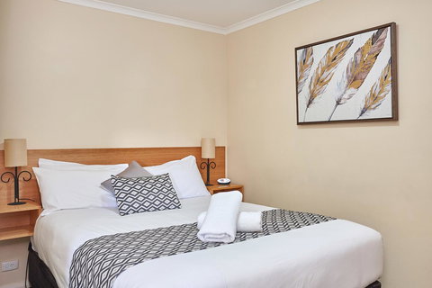 Elphin Serviced Apartments - Yamba Accommodation 4