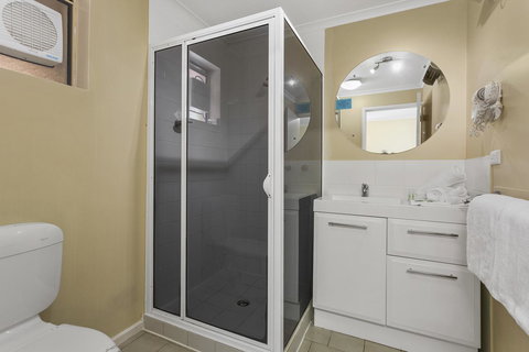 Elphin Serviced Apartments - Yamba Accommodation 40