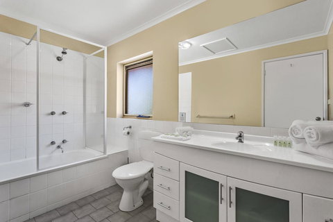 Elphin Serviced Apartments - Yamba Accommodation 38